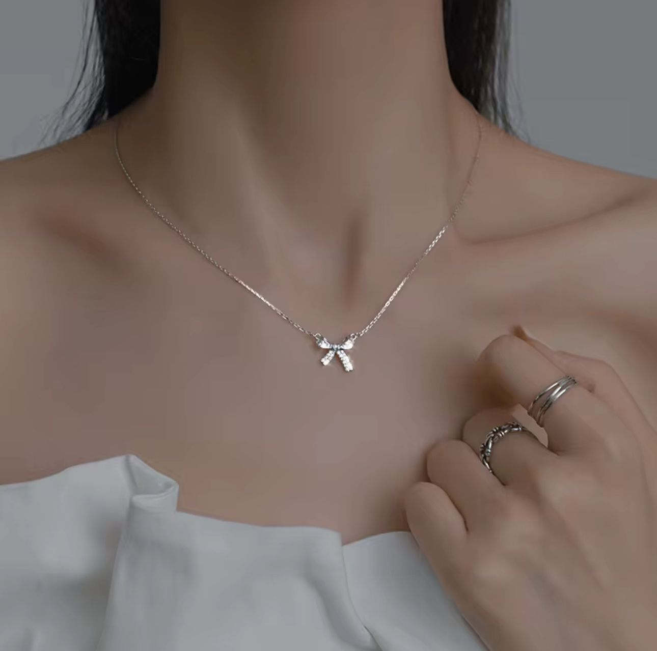Elegant Gold Bowknot Pendant Necklace