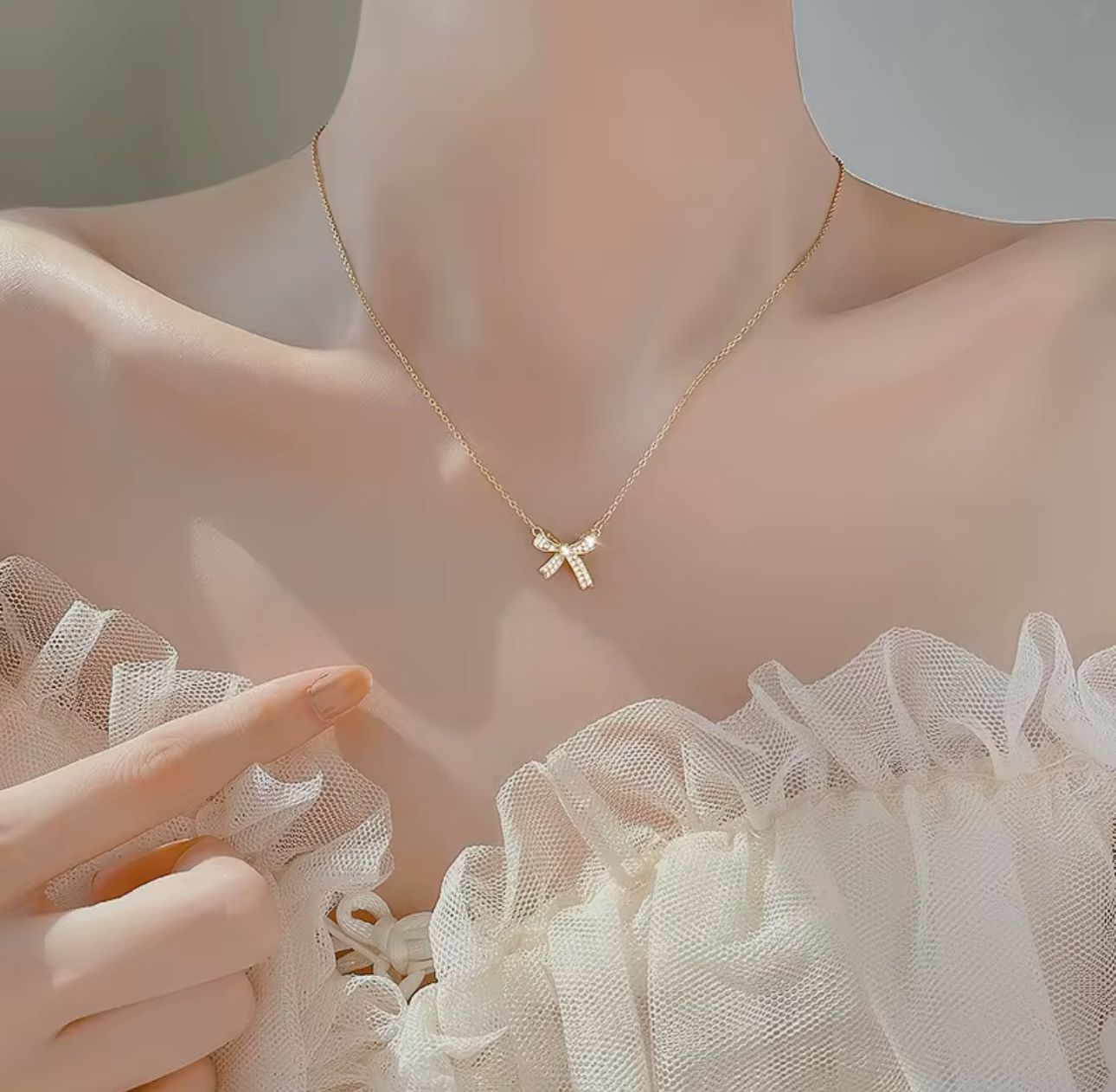 Elegant Gold Bowknot Pendant Necklace