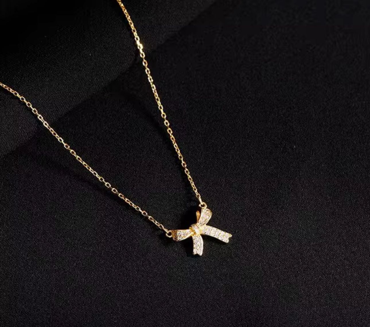 Elegant Gold Bowknot Pendant Necklace